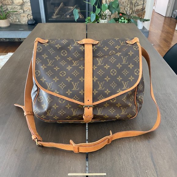 LOUIS VUITTON Saumur 35 Crossbody Messenger Handbag - Picture 8 of 15